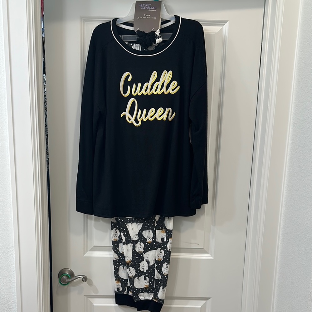 Woman’s Cuddle Queen Pajamas